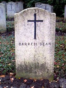 Original headstone prior to replacement in 2003