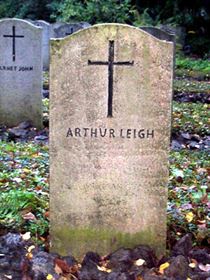 Pierre tombale originale, remplacée en 2003