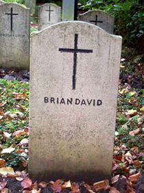 Original headstone prior to replacement in 2003