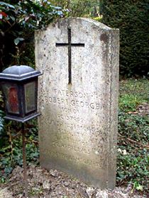 Pierre tombale originale, remplacée en 2003