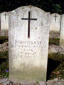 Original headstone prior to replacement in 2003