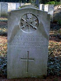 Original headstone prior to replacement in 2003