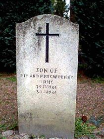 Original headstone prior to replacement in 2003
