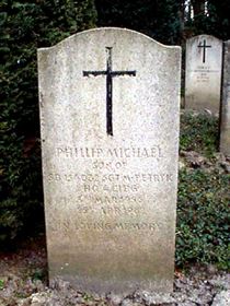 Original headstone prior to replacement in 2003