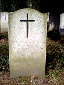 Original headstone prior to replacement in 2003