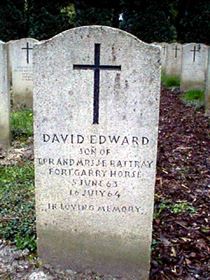 Pierre tombale originale, remplacée en 2003