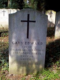 Original headstone prior to replacement in 2003