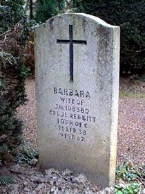Original headstone prior to replacement in 2003