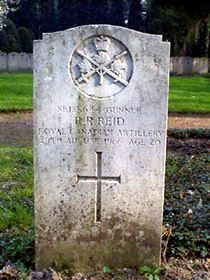 Original headstone prior to replacement in 2003