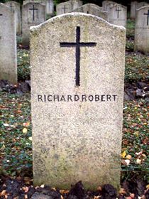 Original headstone prior to replacement in 2003