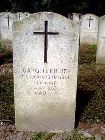 Original headstone prior to replacement in 2003