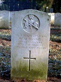 Original headstone prior to replacement in 2003