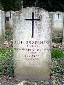 Original headstone prior to replacement in 2003