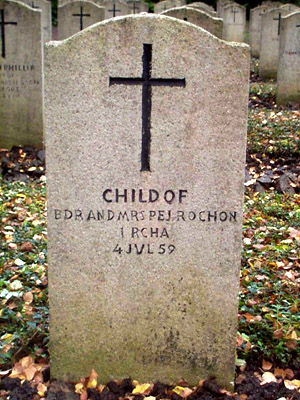 Original headstone prior to replacement in 2003