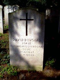Original headstone prior to replacement in 2003