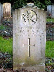 Original headstone prior to replacement in 2003