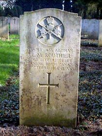 Original headstone prior to replacement in 2003