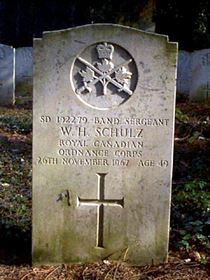 Pierre tombale originale, remplacée en 2003