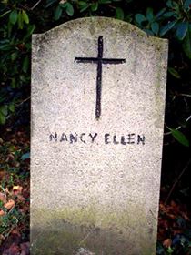 Pierre tombale originale, remplacée en 2003