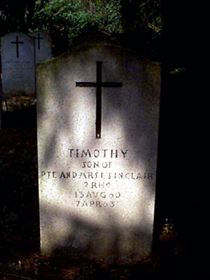 Original headstone prior to replacement in 2003