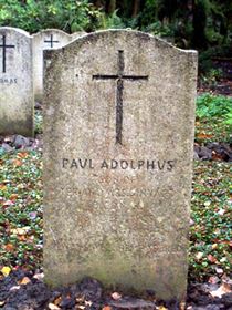 Original headstone prior to replacement in 2003