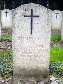 Original headstone prior to replacement in 2003