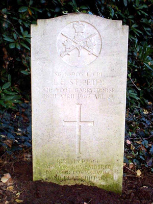 Original headstone prior to replacement in 2003