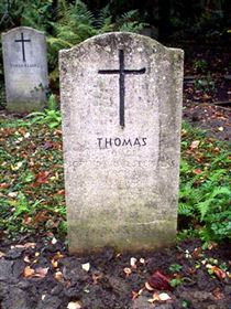 Original headstone prior to replacement in 2003