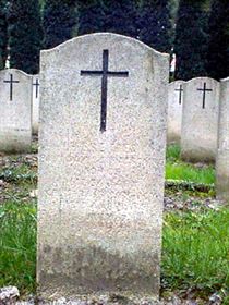 Pierre tombale originale, remplacée en 2003