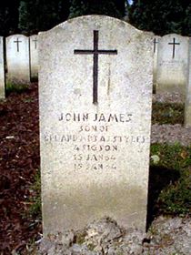 Original headstone prior to replacement in 2003