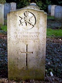 Original headstone prior to replacement in 2003