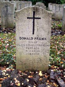 Original headstone prior to replacement in 2003