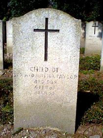 Original headstone prior to replacement in 2003