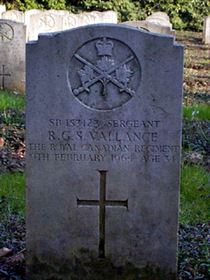 Original headstone prior to replacement in 2003
