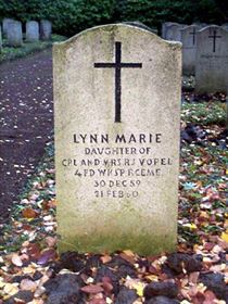 Original headstone prior to replacement in 2003