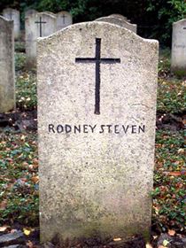 Original headstone prior to replacement in 2003