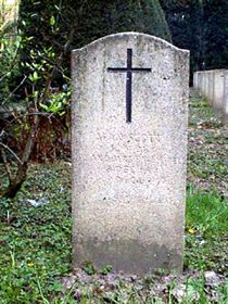 Original headstone prior to replacement in 2003
