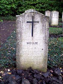 Pierre tombale originale, remplacée en 2003