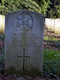 Original headstone prior to replacement in 2003