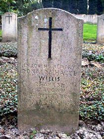 Original headstone prior to replacement in 2003