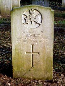 Original headstone prior to replacement in 2003