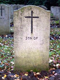 Original headstone prior to replacement in 2003