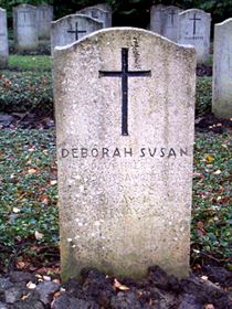 Original headstone prior to replacement in 2003