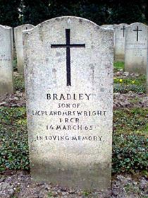 Original headstone prior to replacement in 2003