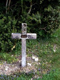 Pierre tombale originale, remplacée en 2003