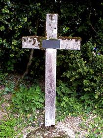 Original headstone prior to replacement in 2003