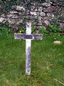 Original headstone prior to replacement in 2003