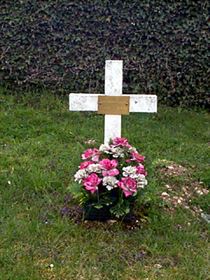 Pierre tombale originale, remplacée en 2003