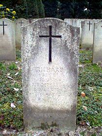 Original headstone prior to replacement in 2003