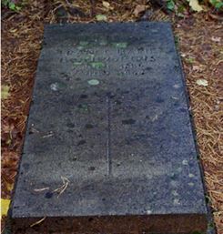 Original headstone prior to replacement in 2002<br>(Photo by Trevor Heavens)